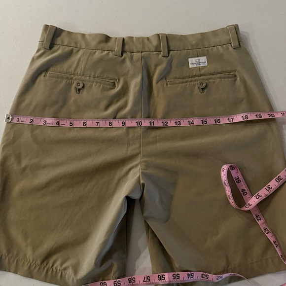 Vineyard Vines Performance Breaker Shorts Tan Flat Front Men’s Size 32 Waist - Picture 6 of 11